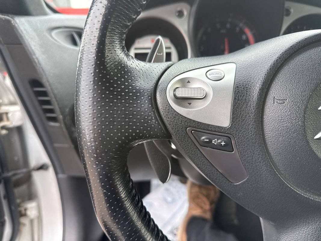 Used 2011 Nissan 370Z Coupe RWD image 26
