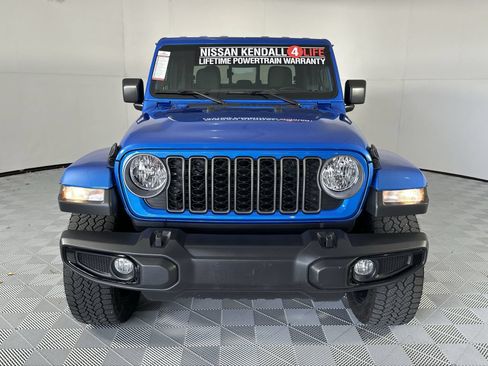 Used 2025 Jeep Gladiator Sport AWD/4WD image 3
