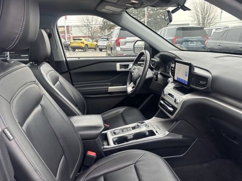 Used 2022 Ford Explorer XLT w/ Equipment Group 202A image 13
