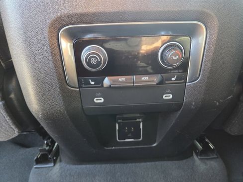 Used 2021 Chevrolet Suburban Premier image 13