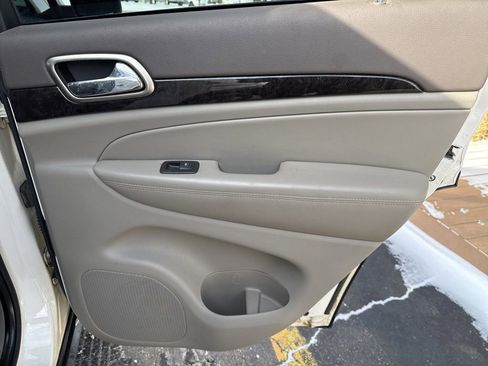 Used 2011 Jeep Grand Cherokee Laredo image 27