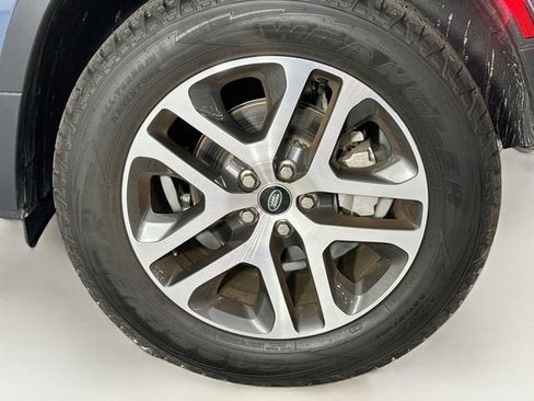 Used 2024 Land Rover Defender 110 S AWD/4WD image 31