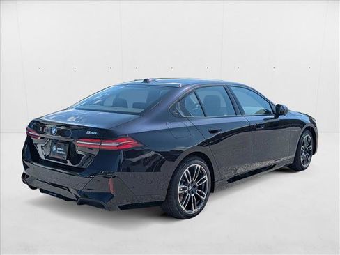 Used 2026 BMW 530i w/ M Sport Package RWD image 2