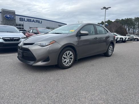 Used 2017 Toyota Corolla L image 2