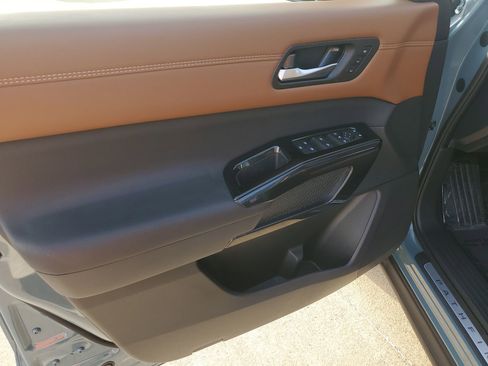 Used 2026 Nissan Pathfinder Platinum image 29