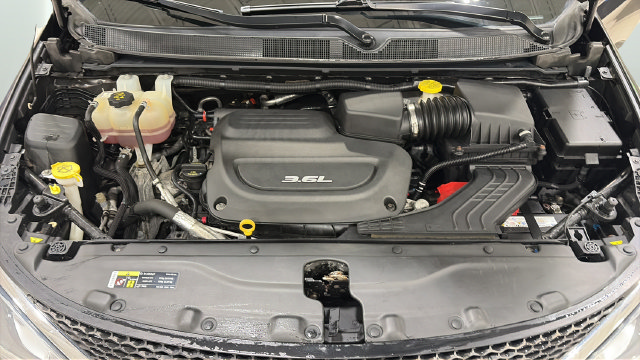 Used 2017 Chrysler Pacifica Limited w/ UConnect Theater Package FWD image 35