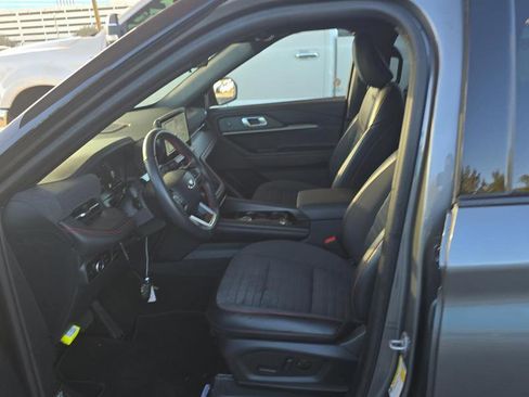 Used 2025 Ford Explorer ST-Line w/ ST-Line Street Pack image 8