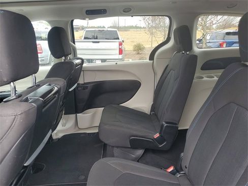 Used 2021 Chrysler Pacifica Touring w/ Uconnect Theater Family Group image 13