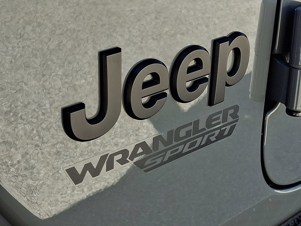 Used 2021 Jeep Wrangler Sport AWD/4WD image 30