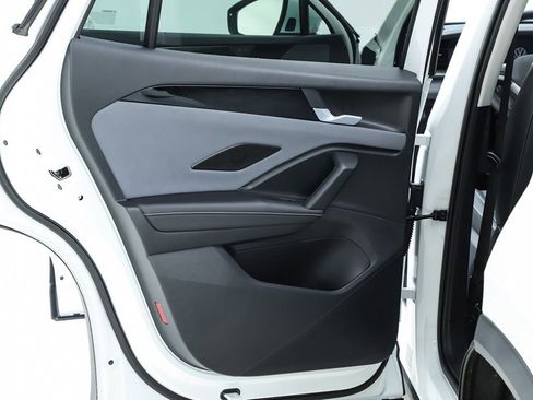 New 2026 Volkswagen Tiguan SE image 17