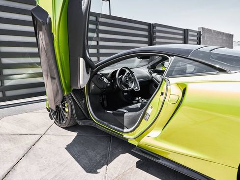 Used 2023 McLaren GT RWD image 32