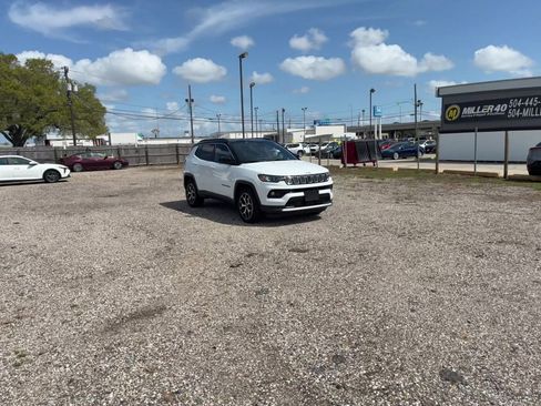 Used 2025 Jeep Compass Limited image 5