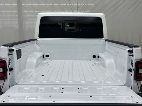 New 2025 Jeep Gladiator Rubicon image 21