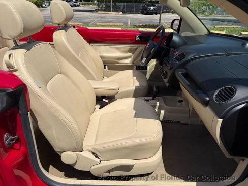 Used 2010 Volkswagen Beetle Convertible FWD image 32