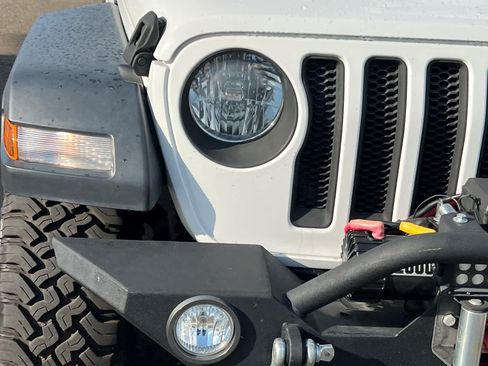 Used 2018 Jeep Wrangler Unlimited Sport AWD/4WD image 13