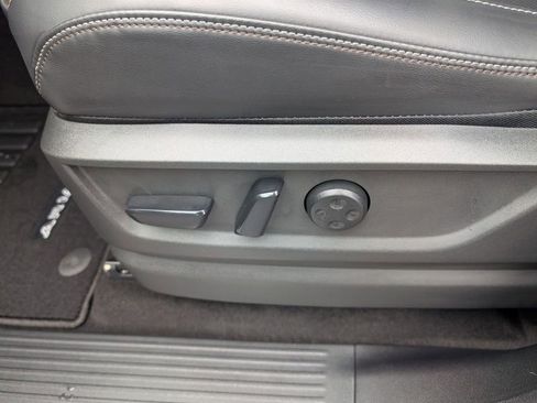 Used 2025 Nissan Armada Platinum image 22