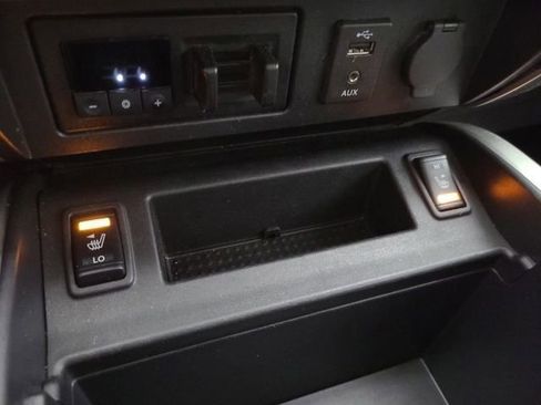 Used 2018 Nissan Titan SV w/ SV Convenience Package AWD/4WD image 33