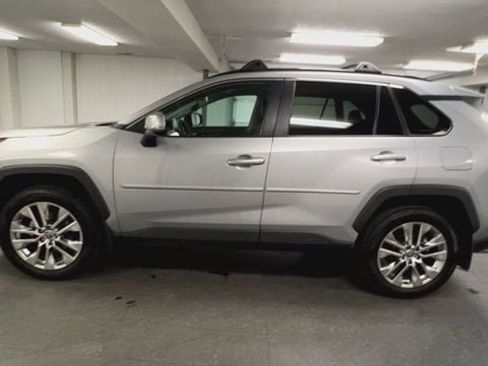 Used 2021 Toyota RAV4 XLE Premium AWD/4WD image 5