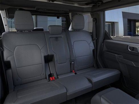 New 2025 Ford Bronco Outer Banks w/ Sasquatch Package image 11