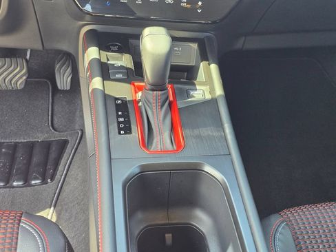 Used 2025 Nissan Kicks SR FWD image 19