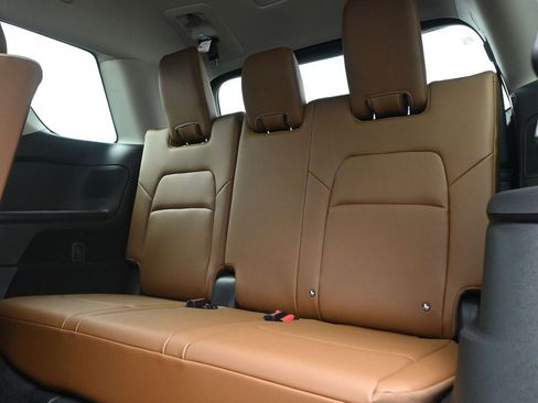 New 2026 Nissan Pathfinder Platinum image 12