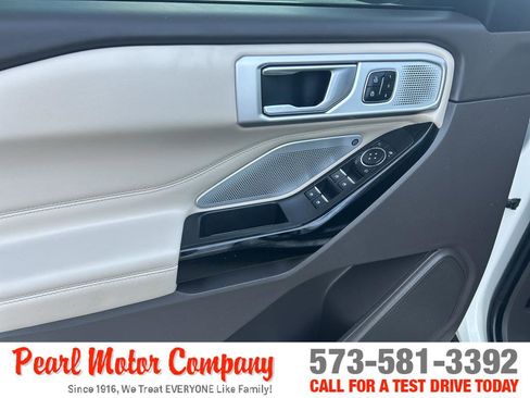Used 2022 Ford Explorer Platinum w/ Premium Technology Package image 9