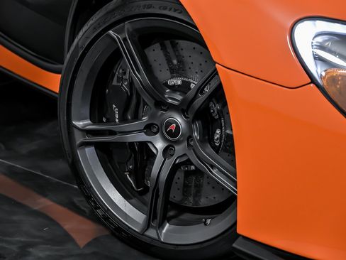 Used 2015 McLaren 650S Spider image 4