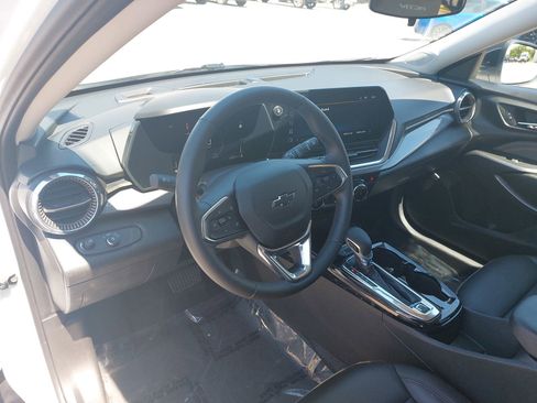 Used 2025 Chevrolet Trax ACTIV w/ Driver Confidence Package FWD image 14
