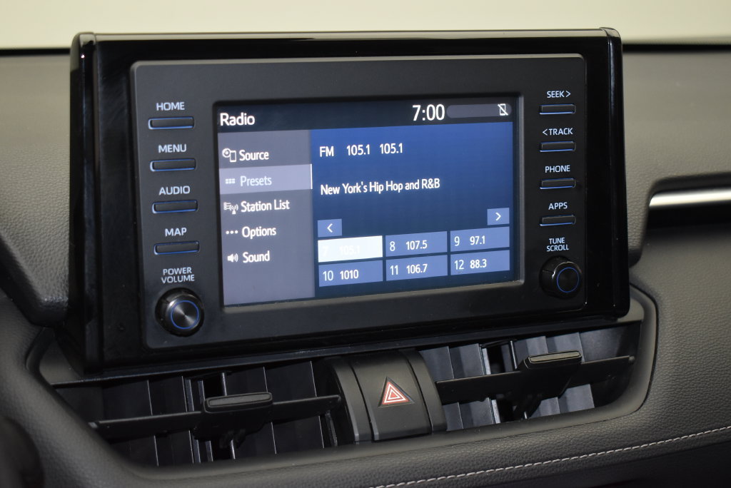 Used 2019 Toyota RAV4 LE FWD image 17
