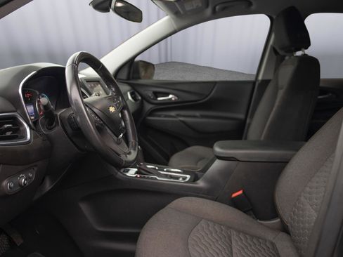 Used 2021 Chevrolet Equinox LT image 2