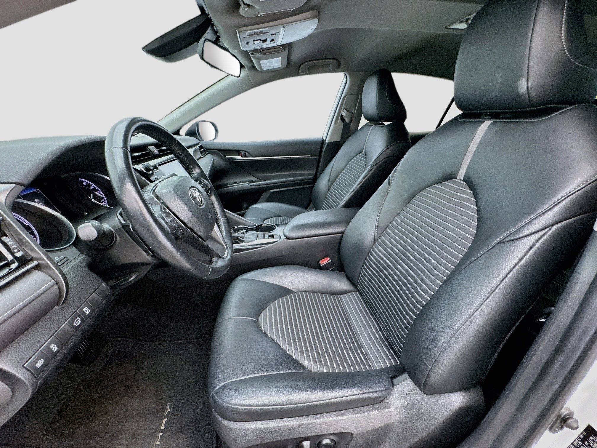 Used 2020 Toyota Camry SE w/ Carpet Mat Package FWD image 13