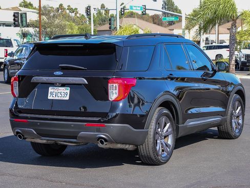 Certified 2022 Ford Explorer XLT w/ Equipment Group 202A RWD image 4