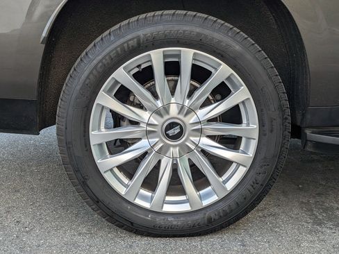 Used 2021 Cadillac Escalade ESV Luxury AWD/4WD image 39