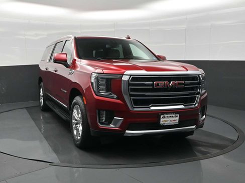 Used 2023 GMC Yukon XL SLT w/ SLT Premium Package image 7