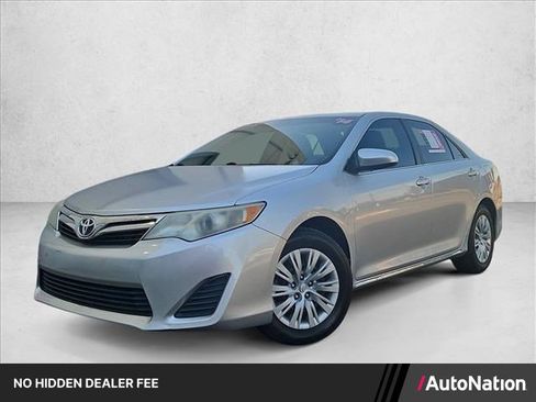 Used 2014 Toyota Camry LE FWD image 1