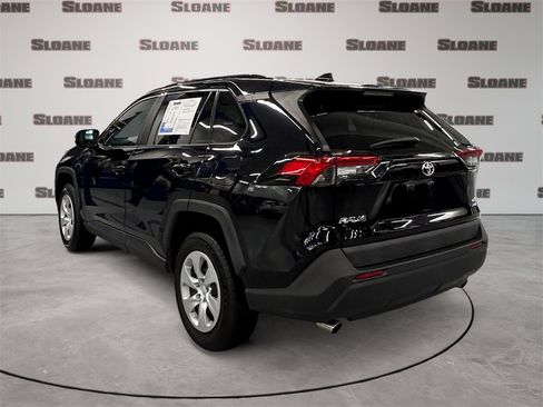 Used 2019 Toyota RAV4 LE image 3