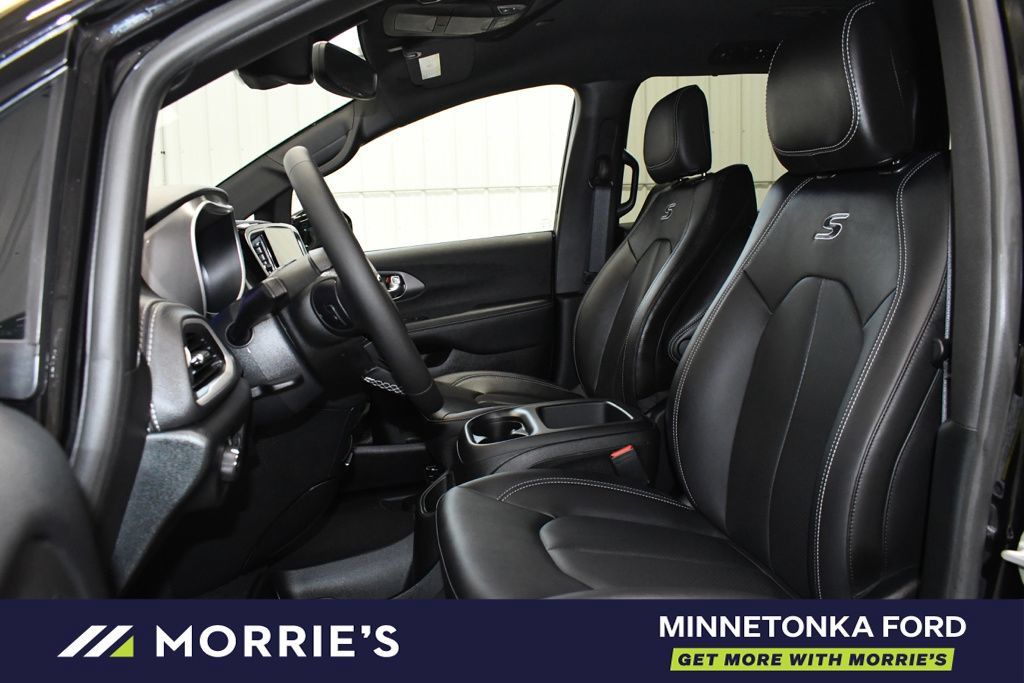 Used 2026 Chrysler Pacifica Select w/ S Appearance Package FWD image 17