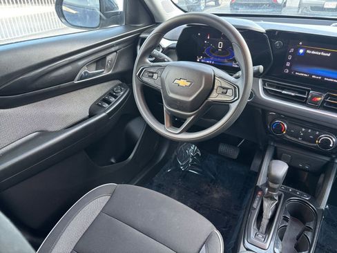 Used 2025 Chevrolet TrailBlazer LT image 30