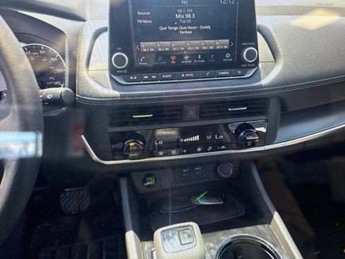 Used 2025 Nissan Rogue SV image 12