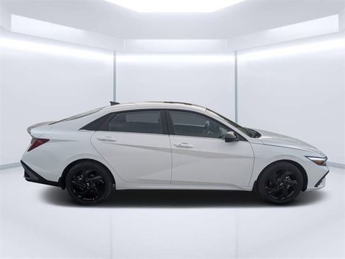 New 2026 Hyundai Elantra SEL Sport image 2