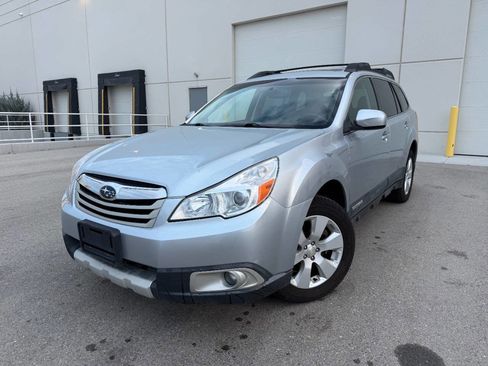Used 2012 Subaru Outback 3.6R Limited w/ Moonroof Pkg image 2