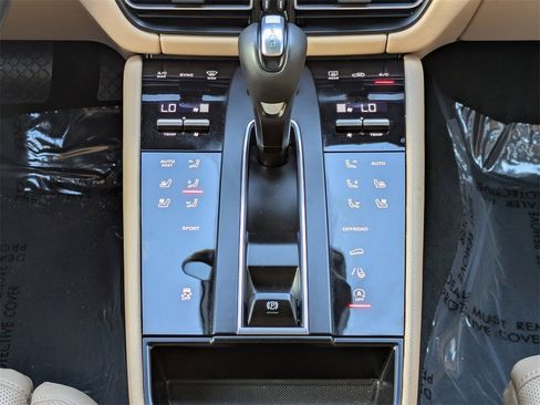 Used 2025 Porsche Macan Base image 20