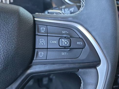 Used 2024 Jeep Grand Cherokee Laredo X AWD/4WD image 23