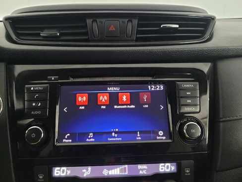 Used 2018 Nissan Rogue SV AWD/4WD image 25