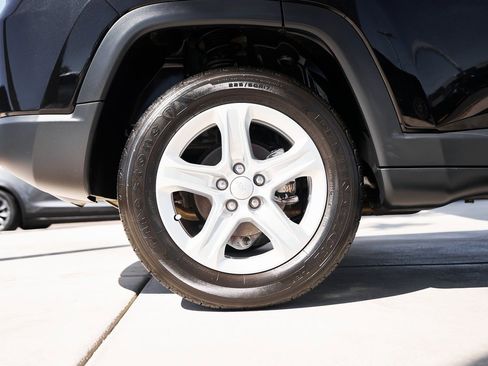 Used 2023 Jeep Compass Sport image 9