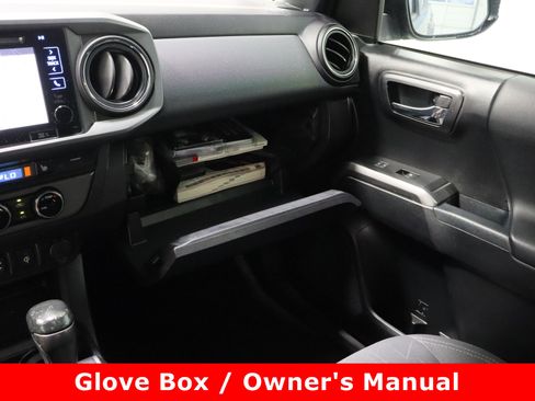 Used 2017 Toyota Tacoma TRD Off-Road image 24