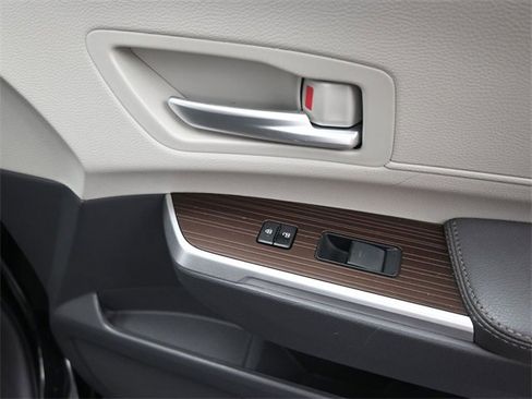 Used 2024 Toyota Sienna XLE image 13