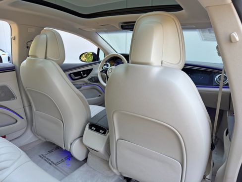 Used 2023 Mercedes-Benz EQS 580 4MATIC Sedan image 43