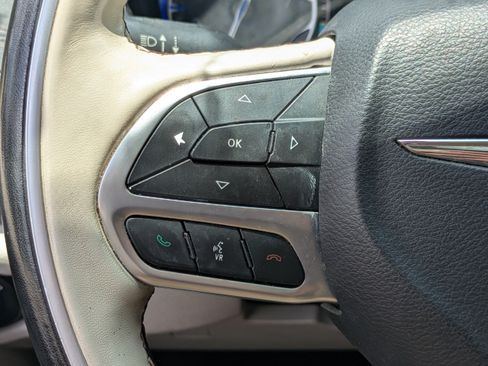 Used 2019 Chrysler Pacifica Limited FWD image 21