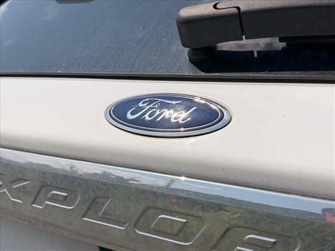 Used 2020 Ford Explorer XLT w/ Comfort Package AWD/4WD image 14